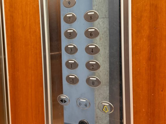 Przyciski bez Braille'a